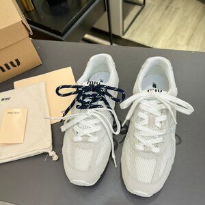 NEW MiuMiu x New Balance 530 Casual sneakers